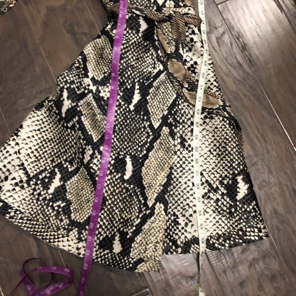 DVF wrap dress size 6 snake pattern - Picture 15 of 16